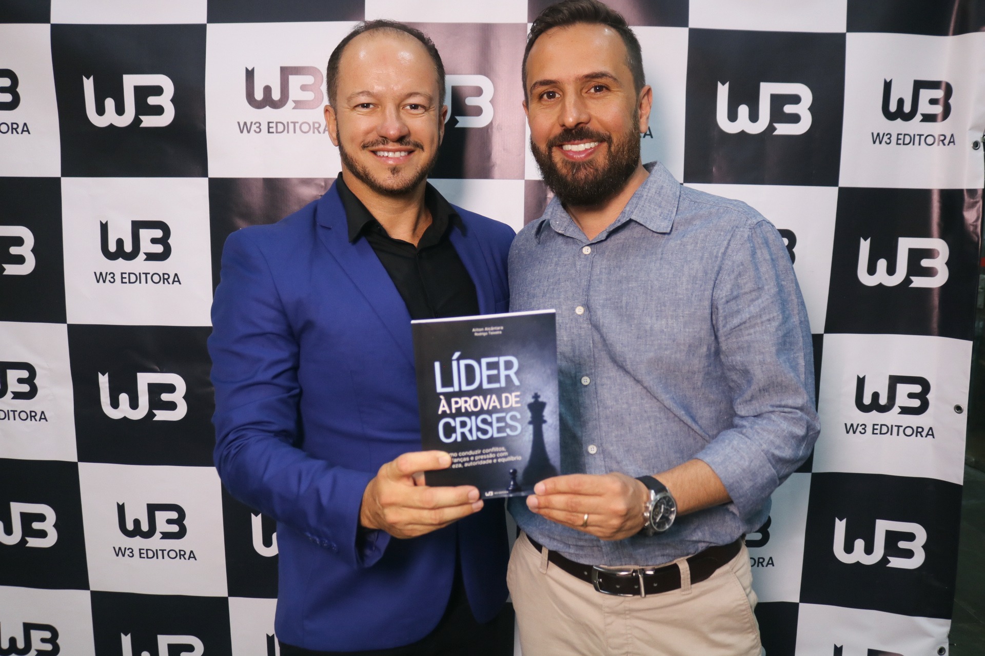 Registro 01 do lançamento de Líder à Prova de Crises na Livraria Ramalhete, em Belo Horizonte, em 15 de outubro de 2026