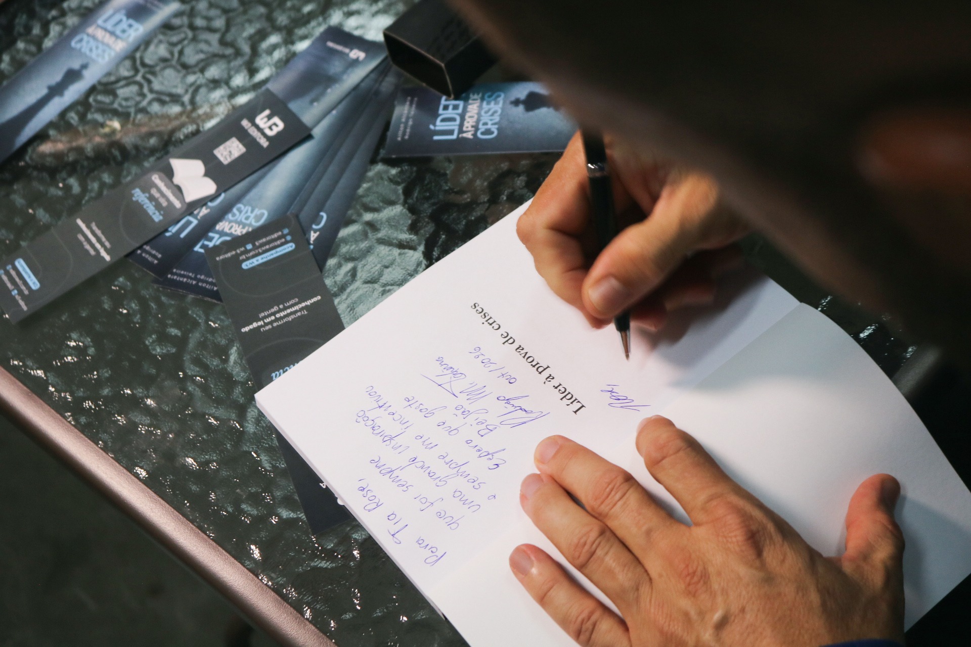 Registro 03 do lançamento de Líder à Prova de Crises na Livraria Ramalhete, em Belo Horizonte, em 15 de outubro de 2026