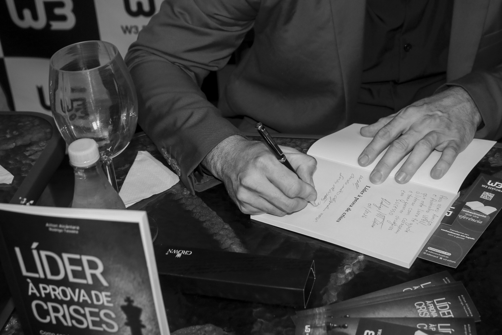 Registro 05 do lançamento de Líder à Prova de Crises na Livraria Ramalhete, em Belo Horizonte, em 15 de outubro de 2026