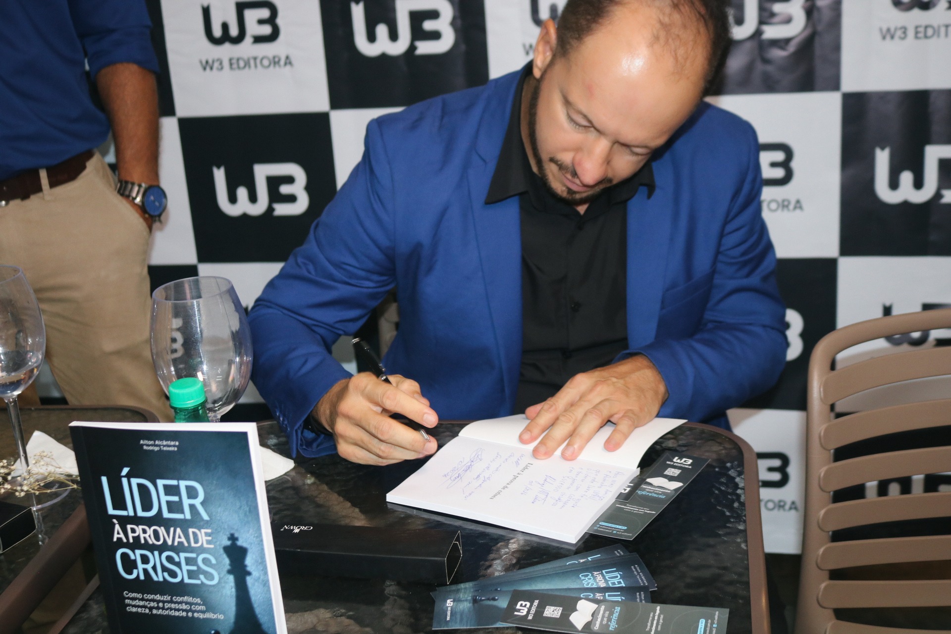 Registro 06 do lançamento de Líder à Prova de Crises na Livraria Ramalhete, em Belo Horizonte, em 15 de outubro de 2026