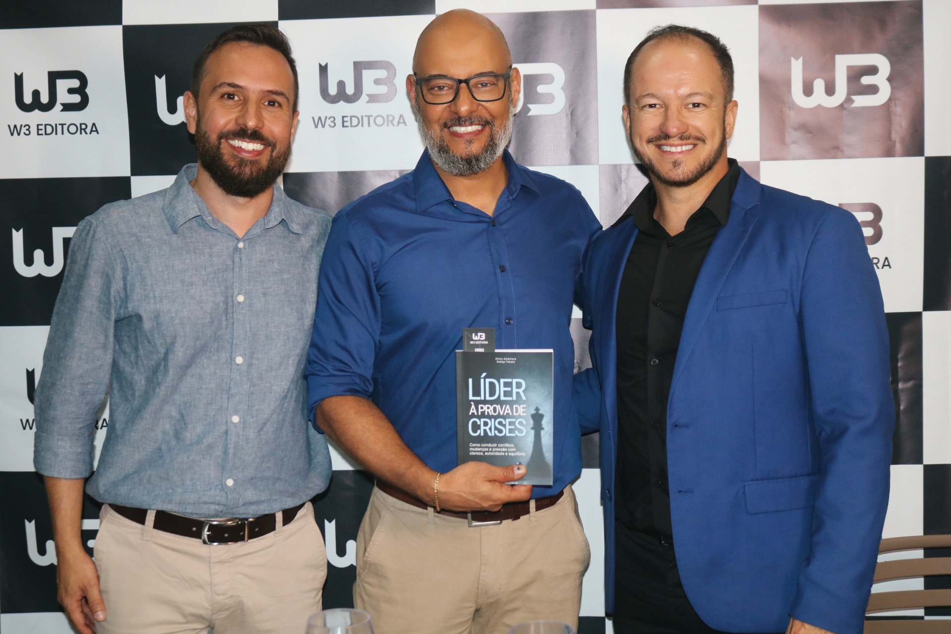 Registro 14 do lançamento de Líder à Prova de Crises na Livraria Ramalhete, em Belo Horizonte, em 15 de outubro de 2026