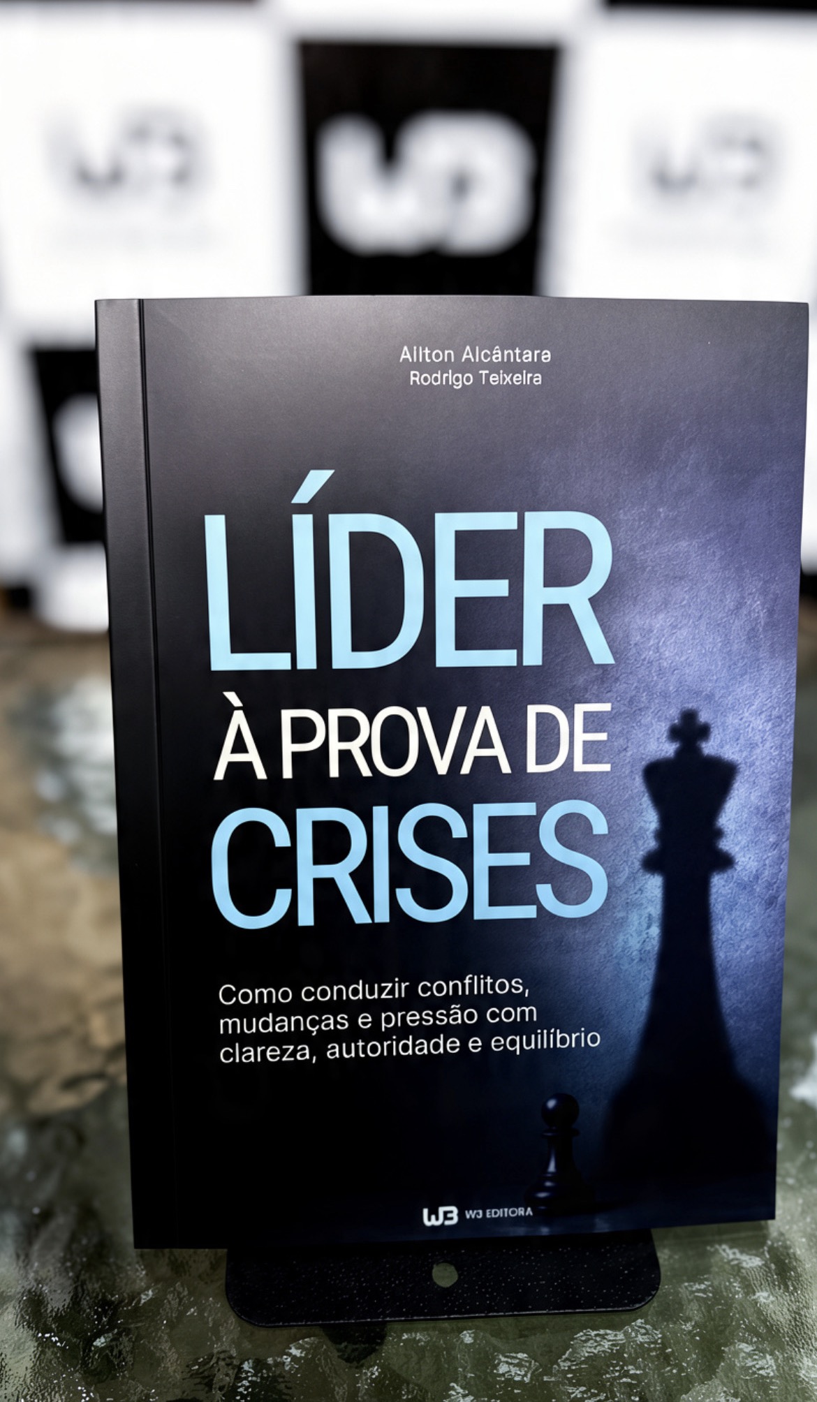 Registro 19 do lançamento de Líder à Prova de Crises na Livraria Ramalhete, em Belo Horizonte, em 15 de outubro de 2026